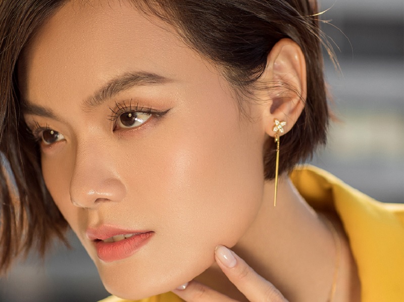 Chiếc hoa tai ph&ugrave; hợp với khu&ocirc;n mặt gi&uacute;p bạn trở n&ecirc;n bừng s&aacute;ng 